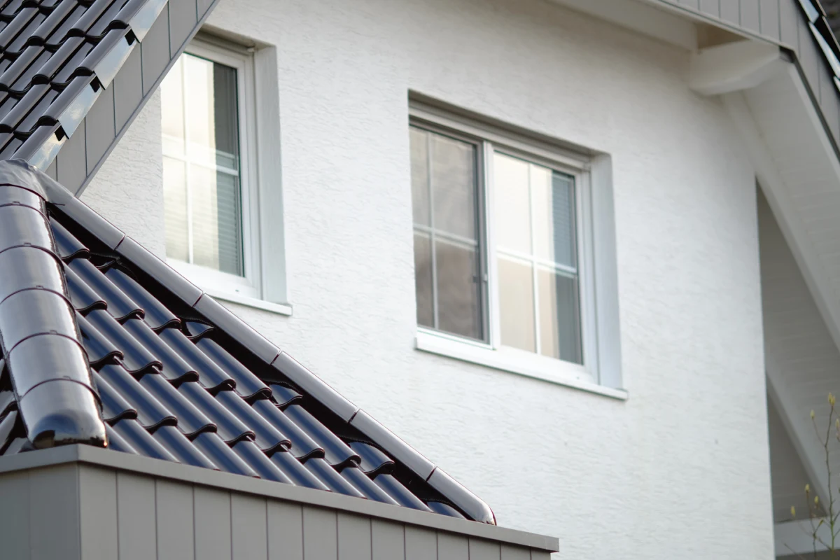 Montáž okien – odborník pri inštalácii rámu a tesnení pre energeticky efektívne bývanie